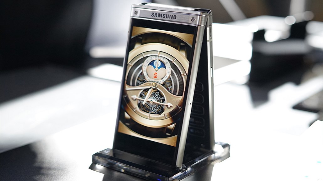 Samsung W2018