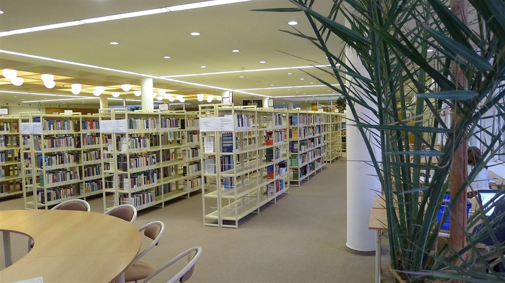 Knihovna v Polabinách slaví 20 let, je z ní moderní informační centrum -  iDNES.cz