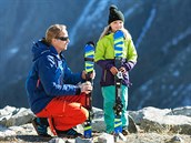 Začínající lyžař by měl mít lyže nejvýše po prsa. Pokud dítě lyžuje relativně...