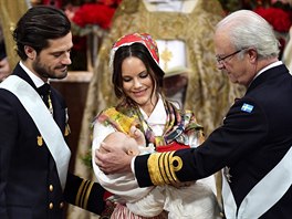 Švédský princ Carl Philip, princezna Sofia a jejich syn princ Gabriel a král...