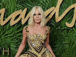 Návrháka Donatella Versace na Britain Fashion Awards 2017 (Londýn, 4. prosince...