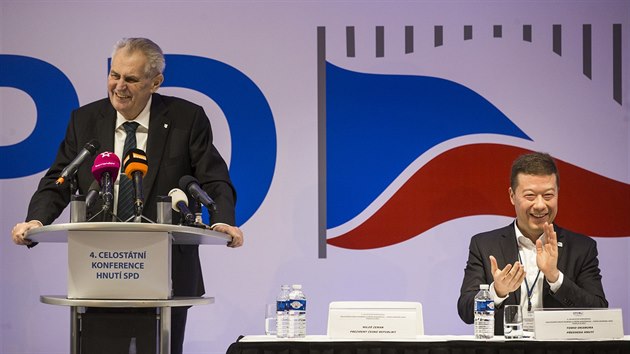 Šéf SPD Tomio Okamura a prezident Miloš Zeman na celostátní konferenci hnutí (9.12.2017).