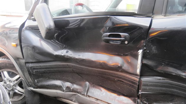 Nehodu v nejdecké Nádražní ulici způsobil řidič hondy, který se otáčel na silnici.