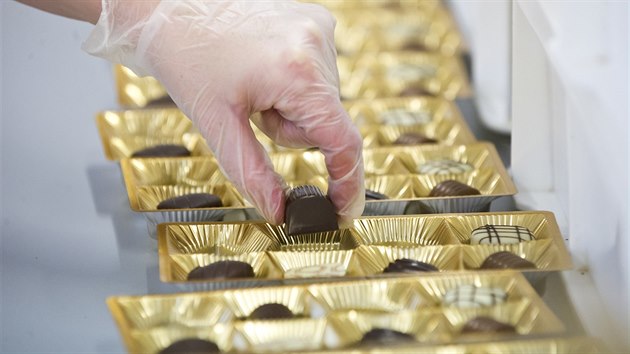 Čokoládové bonbony s různými druhy náplní jsou specialitou rodinné firmy z Vyskytné. A ta si pečlivě střeží své receptury. Není divu. Jejich základ tvoří recepty z 30. let minulého století.