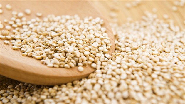 Quinoa je vyuvna jako obilovina k vrob mouky, rznch ka nebo cereli