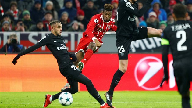 Kingsley Coman z Bayernu Mnichov stl v duelu Ligy mistr proti Paris St. Germain.