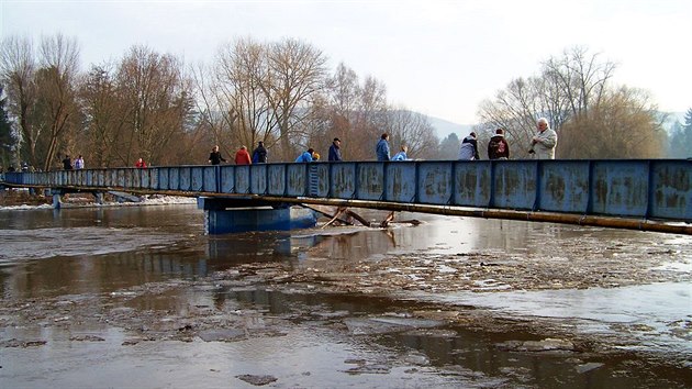 Lvka nad Berounkou mezi ernoicemi a Lipenci (leden 2011)