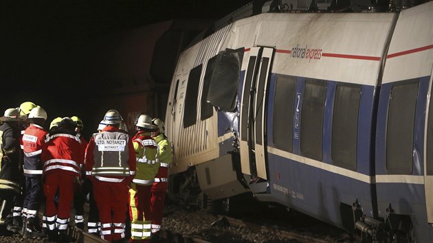 Pobl zpadonmeckho msta Neuss se srazil osobn vlak s nkladnm. (5. prosince 2017)