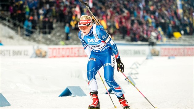 Lucie Charvtov na trati sprintu v stersundu.
