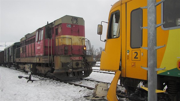 Srážka osobního a nákladního vlaku v Brumově-Bylnici.