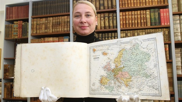 Olomouck Vdeck knihovna vystavuje uniktn koln atlas vydan ve 2. polovin 19. stolet zdejm nakladatelem Eduardem Hlzelem a pouvan po celm Rakouskm csastv.