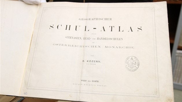 Olomouck Vdeck knihovna vystavuje uniktn koln atlas vydan ve 2. polovin 19. stolet zdejm nakladatelem Eduardem Hlzelem a pouvan po celm Rakouskm csastv.