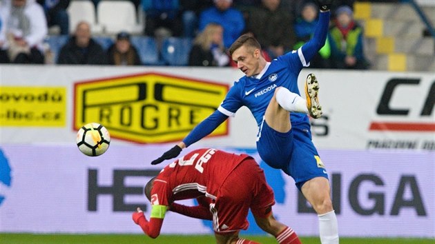 Libereck Martin Graiciar (vpravo) a Martin Sladk z Olomouce v souboji