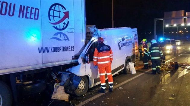 Tragická dopravní nehoda zablokovala v pondělí po páté hodině ráno dopravu v ulici Hněvkovského v Brně.