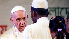 Papež František v bangladéšské metropoli Dháce vysvětil 16 kněží a vedl mši,...