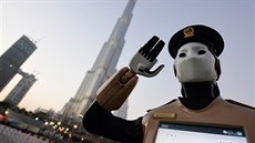 Hlásím se do sluby. Tento robot patroluje v Dubaji a je prvním robotickým...