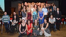 Spole�ná fotografie ocen�ných, oce�ujících a ú�inkujících.