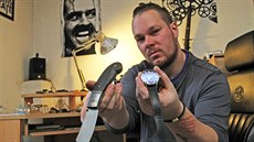 Výroba hodinek i nožů je pro Ondřeje Berkuse vášní, která vyplňuje celé jeho...