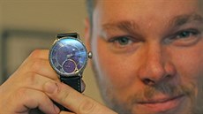 Ondřej Berkus vyrábí jedny hodinky měsíce, někdy však i několik let. Výsledek...
