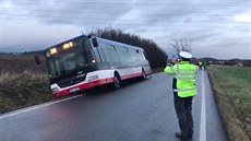 Nehoda autobusu v Dolních Měcholupech