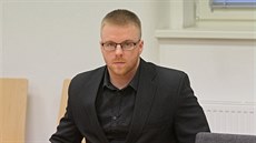Youtuber Petr Jelínek před jihlavským okresním soudem.