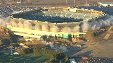 Plánovaná ástená demolice Pontiac Silverdome Stadium v Detroitu se nezdaila.