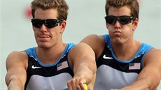 Dvojata Tyler a Cameron Winklevossovi bhem finálové jízdy na olympijských...