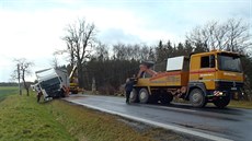 Tragická nehoda mezi Kralovicemi a Plasy, idi osobního vozu sráku nepeil....