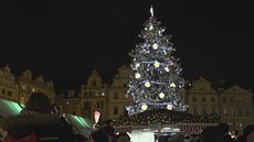 Na Staromstském námstí rozsvítili vánoní strom na motivy Krkonoských pohádek