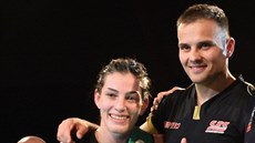 eská boxerka Lucie Sedláková s pásem pro mistryni svta v pérové kategorii a...