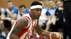 Pardubický basketbalista Dominez Burnett