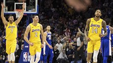 Brandon Ingram (vpravo) z LA Lakers práv trefil výhru na palubovce...
