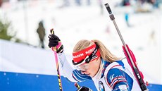 eská biatlonistka Eva Puskaríková na trati stíhacího závodu v Östersundu