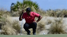 DŮVOD K OPTIMISMU. Tiger Woods na Bahamách nevyhrál, ale spokojený byl. Předvedl řadu dobrých momentů a působil jako zdravý muž.