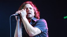 Eddie Vedder z Pearl Jam v pražské O2 areně (2. července 2012)