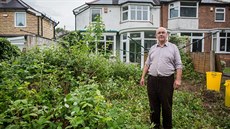 Michael Saunders je spo�ádaný a pracující d�chodce. Kdy� ale p�ijde �e� na jeho...