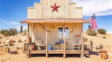 V americkém Pioneertownu je na prodej vymazlený srub za 120 tisíc dolar�, v...