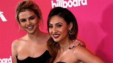 Selena Gomezová a Francia Raisa (Los Angeles, 30. listopadu 2017)