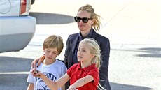 Julia Robertsová a její děti Henry a Hazel s jejich kamarádkou (Malibu, 24....