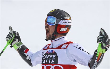 POPÁTÉ ZA SEBOU. Marcel Hirscher oslavuje dalí triumf v obím slalomu v Alta...