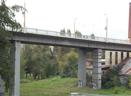 Brnnský most v Jihlav. V dob jeho rekonstrukce chce Kraj Vysoina dojednat uzavírku msta, aby do nho nemohly v pípad mimoádností na dálnici auta z D1.
