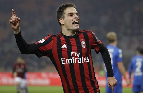 Giacomo Bonaventura z AC Miln oslavuje gl.