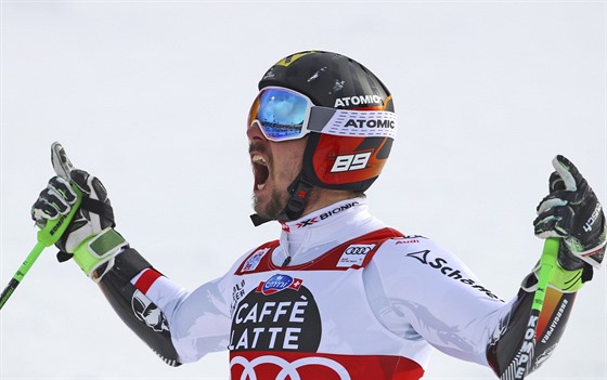 POPÁTÉ ZA SEBOU. Marcel Hirscher oslavuje dalí triumf v obím slalomu v Alta...