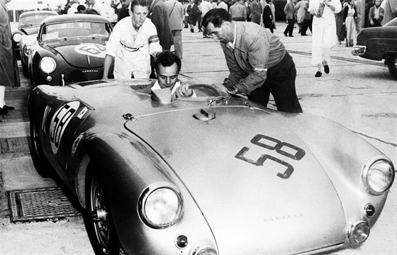 Porsche 550 Spyder na závod Carrera Panamericana 1954, za volantem Jaroslav...