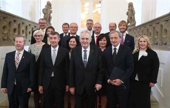 Nová vláda premiéra Andreje Babie s prezidentem Miloem Zemanem.