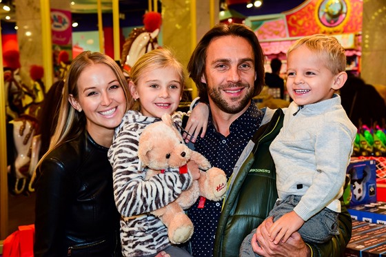 Roman Vojtek, jeho syn Benedikt, dcera Editka a Petra Vojtková (2017)