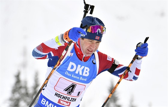 Ole Einar Björndalen v závodu štafet v Hochfilzenu.