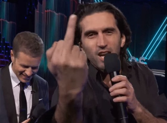 Josef Fares na pedávání The Game Awards