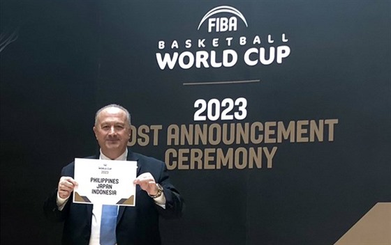 Horacio Muratore, prezident FIBA, oznamuje úspch kandidatury Filipín, Japonska...