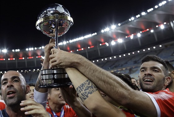 Jihoamerický pohár vyhráli fotbalisté Independiente, přetlačili Flamengo -  iDNES.cz